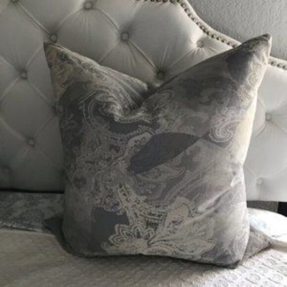 Set / 2 POTTERY BARN  gray print pillow 24' covers, NWT - Picture 1 of 5